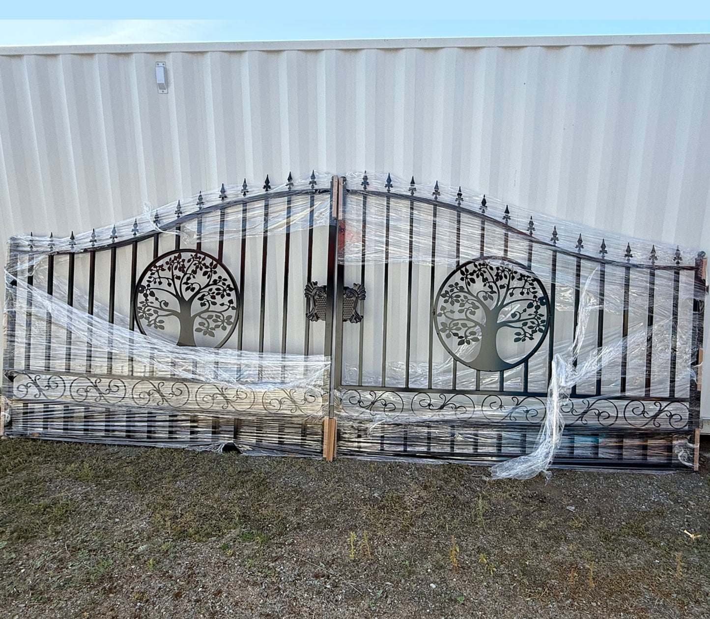 Single Timber Post Metal Driveway Gate – Tree of Life