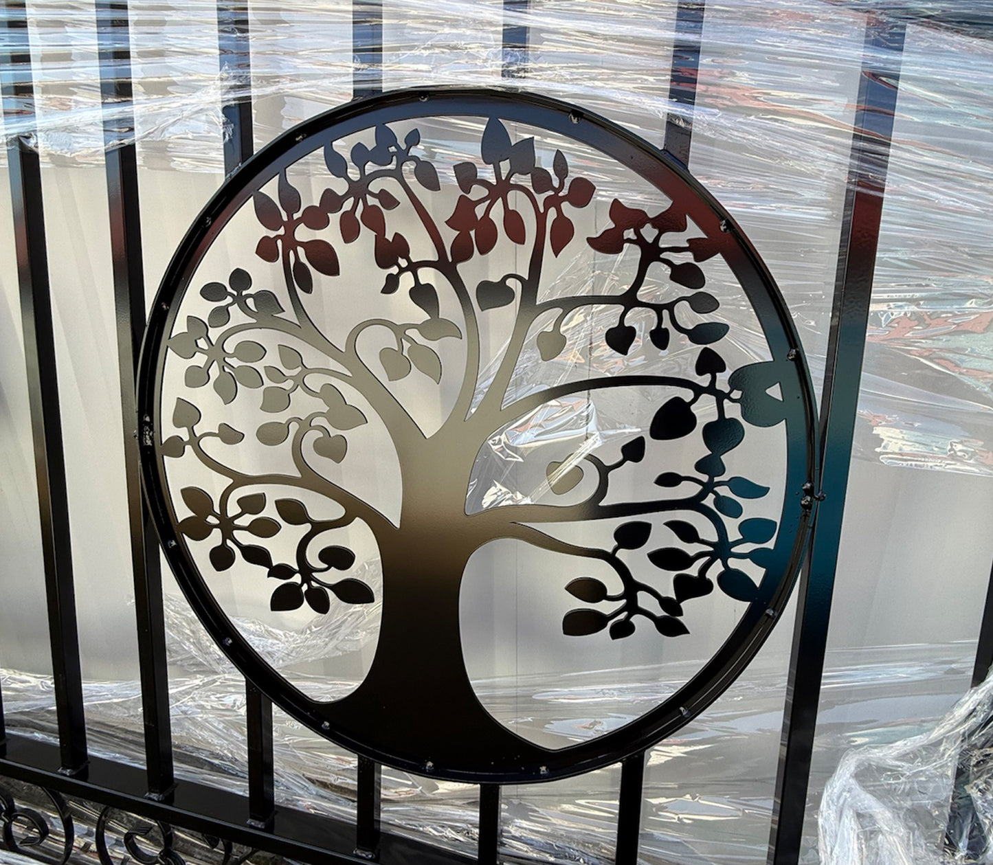 Single Timber Post Metal Driveway Gate – Tree of Life