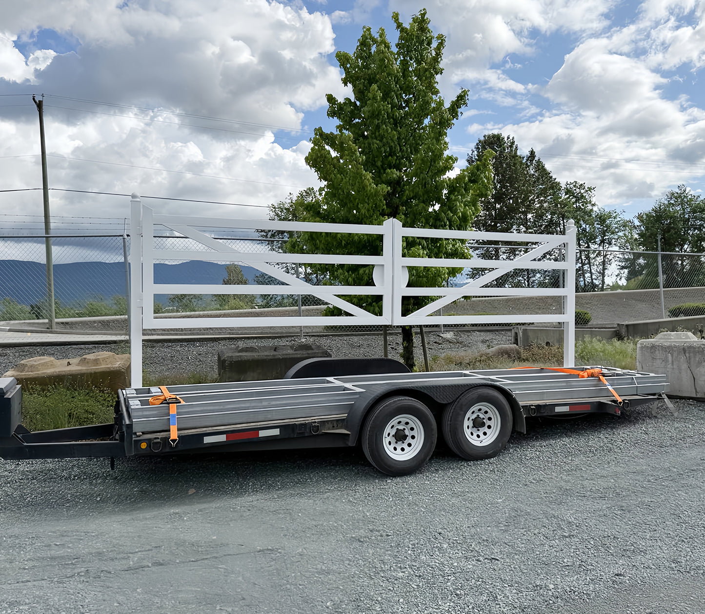 20 ft White Farm Driveway Gate