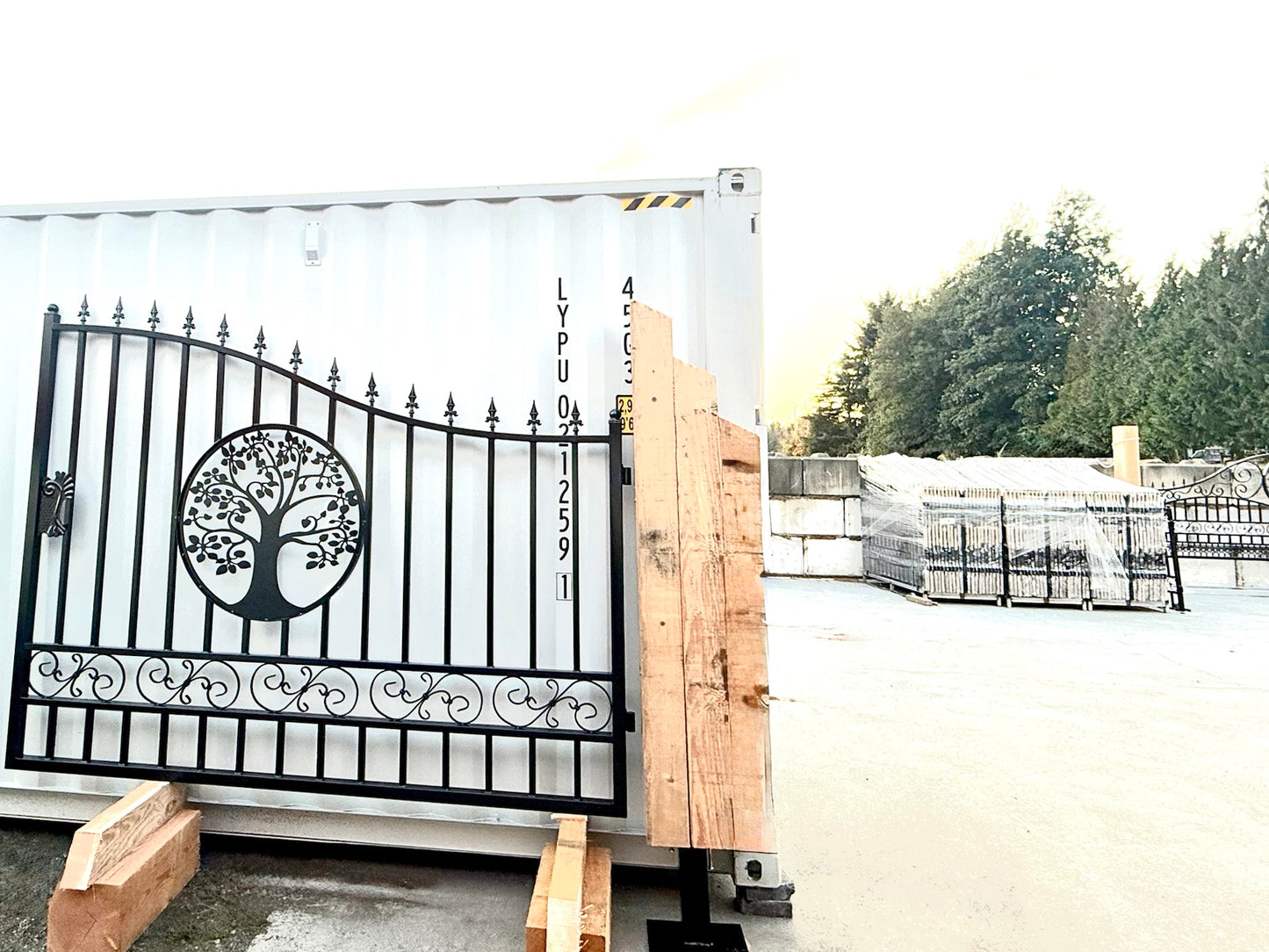 Triple Timber Posts Metal Driveway Gate – Tree of Life