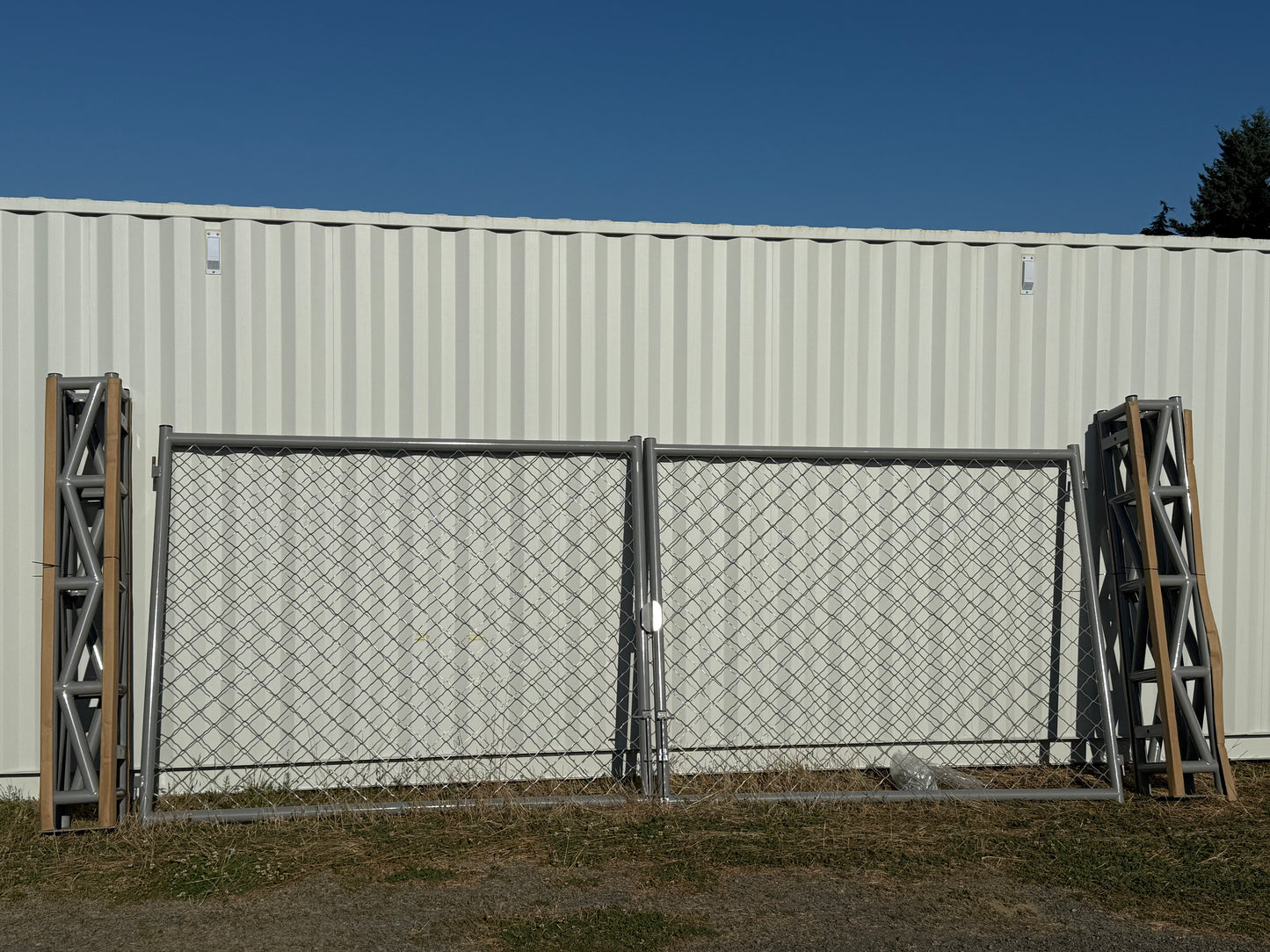 20FTx6FT Industrial Dual Swing Gate with Heavy-Duty Posts